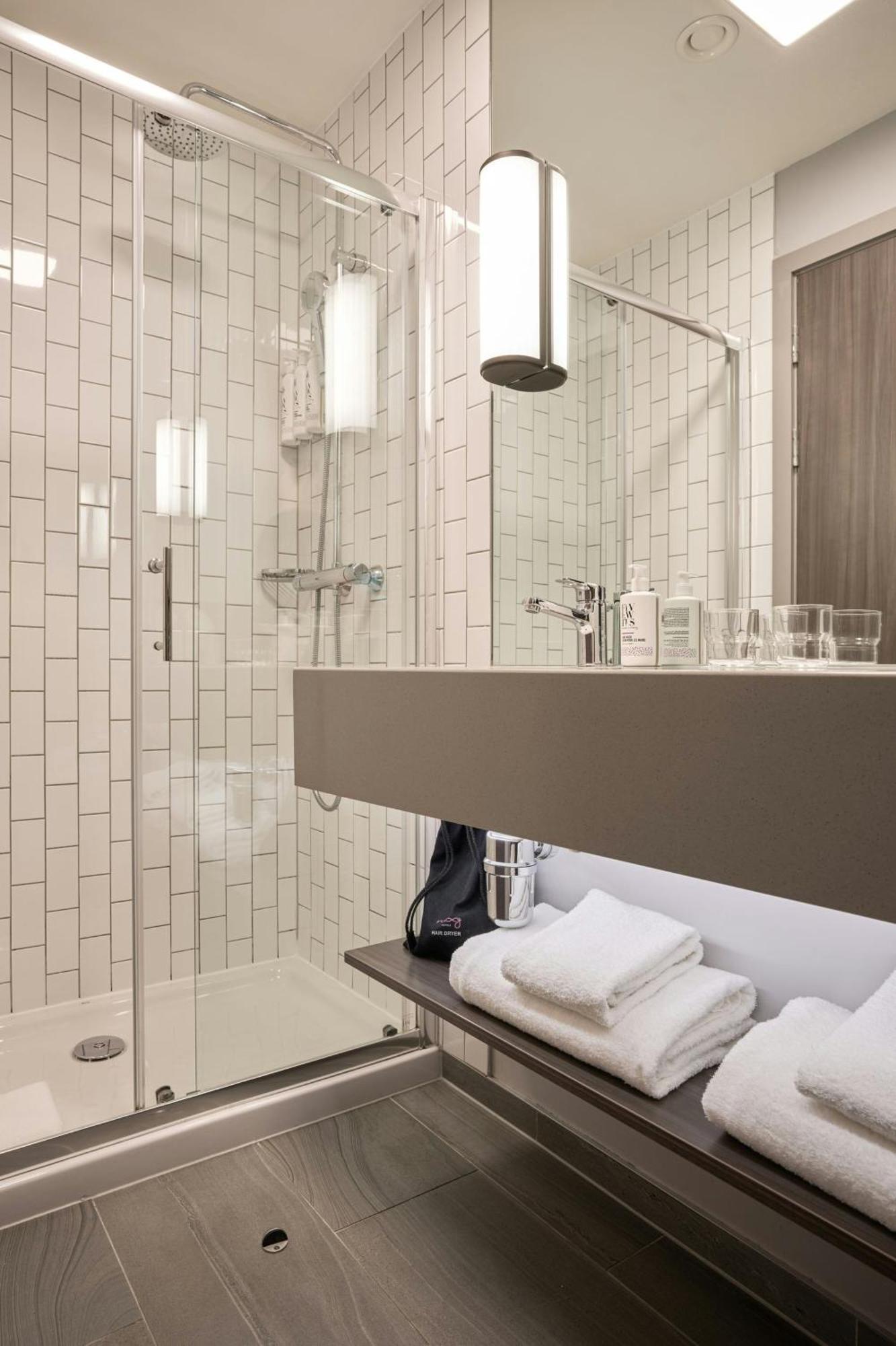Moxy Dublin City Экстерьер фото