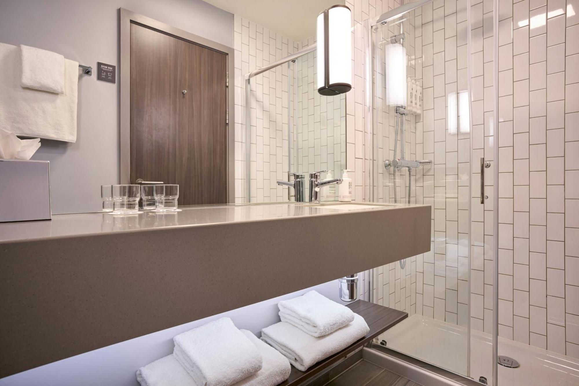 Moxy Dublin City Экстерьер фото