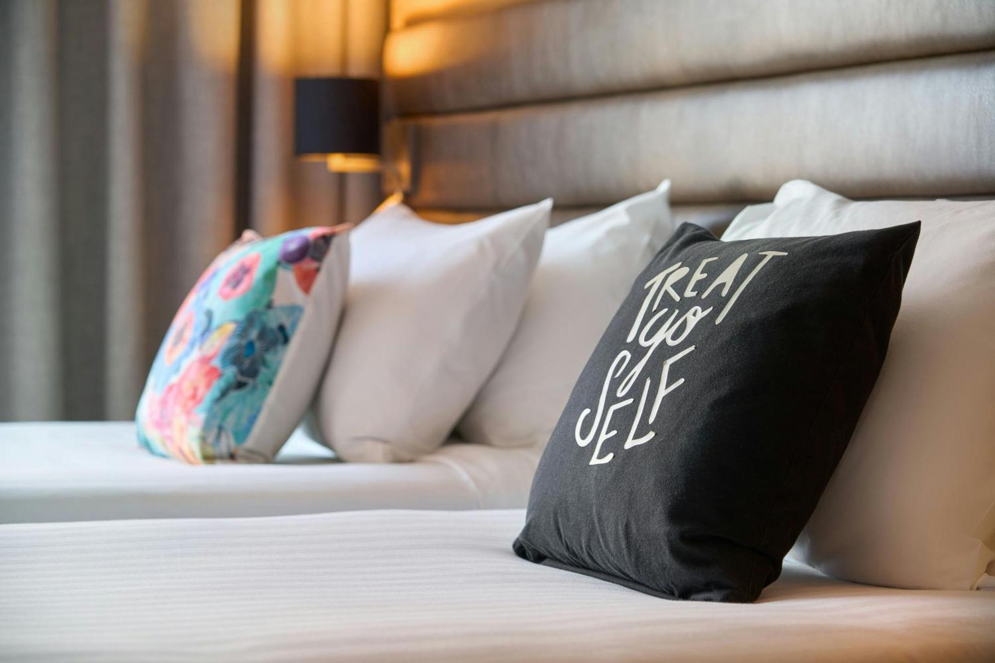 Moxy Dublin City Экстерьер фото