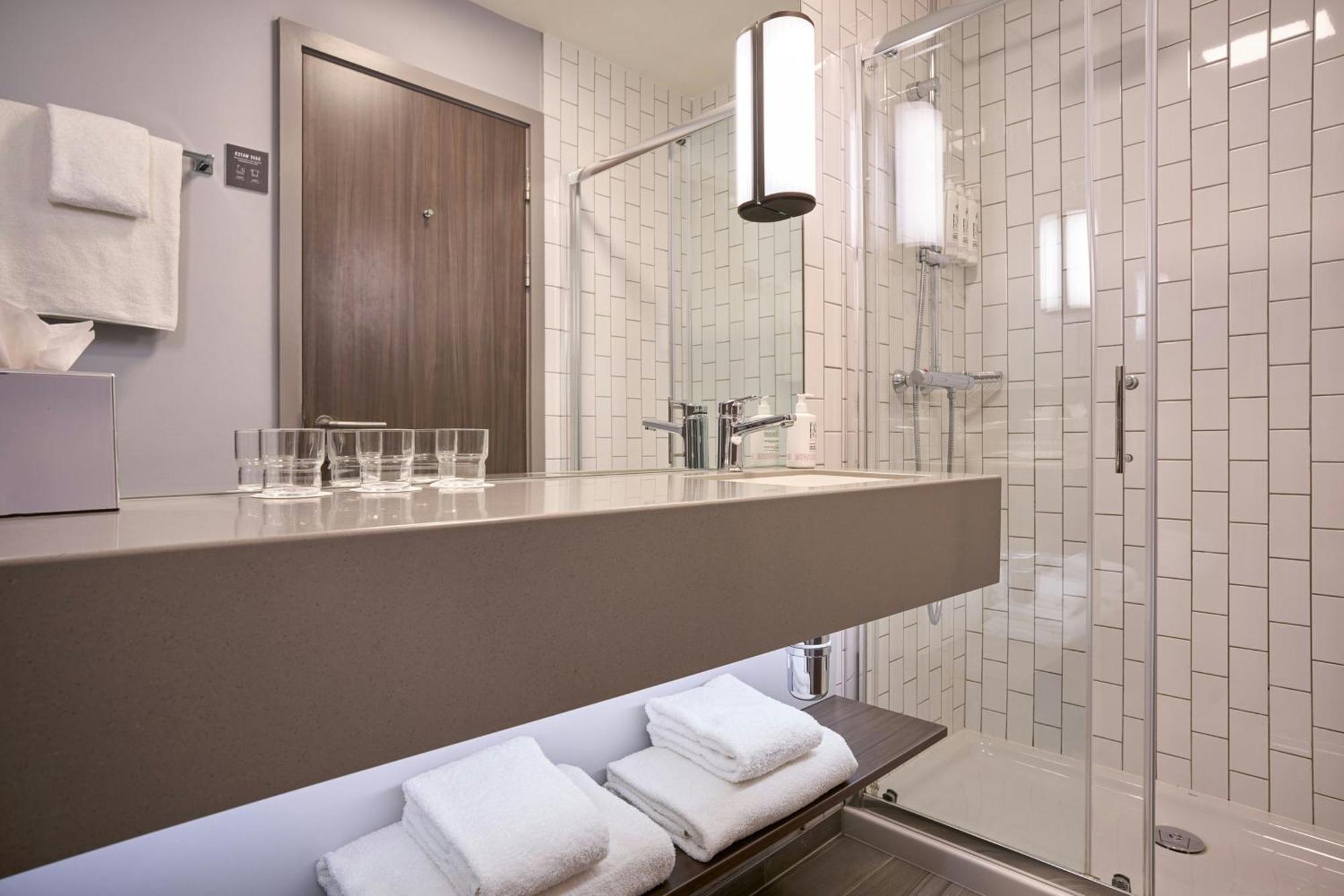 Moxy Dublin City Экстерьер фото